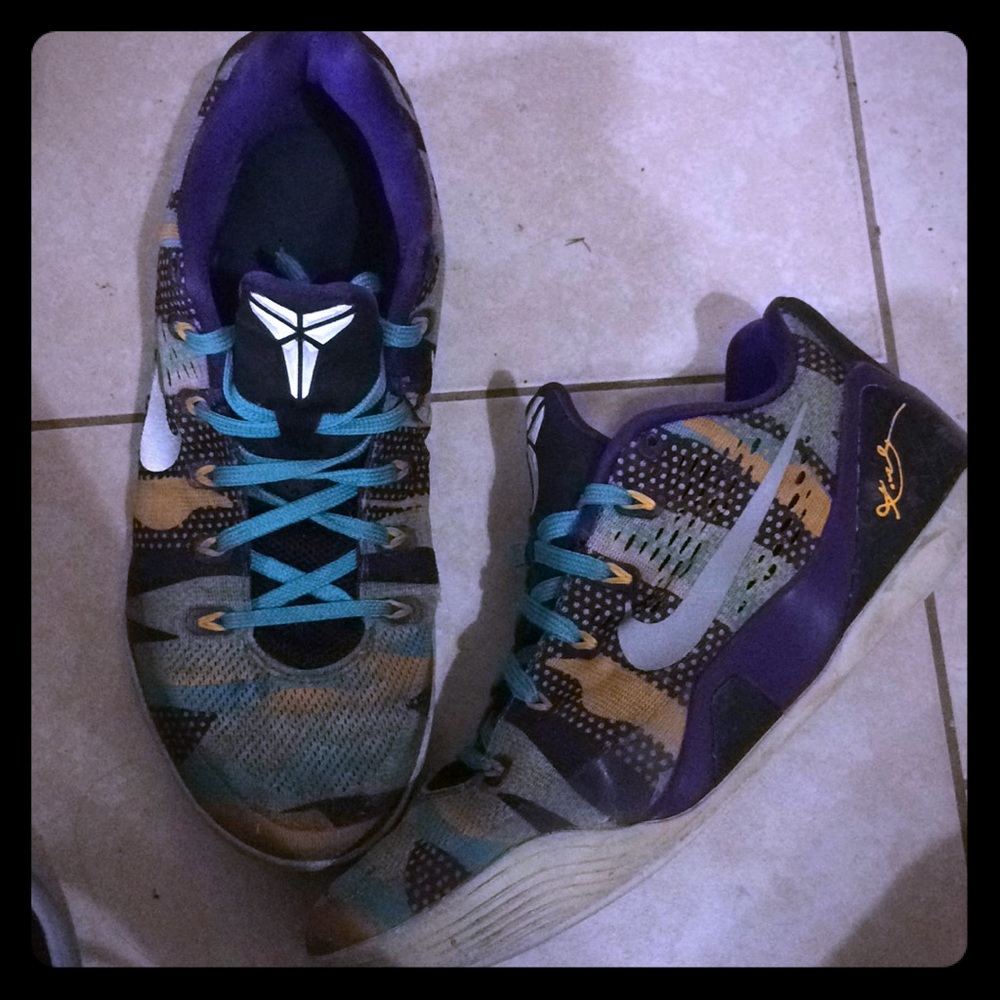 Kobe 9 low pop art.(rare)